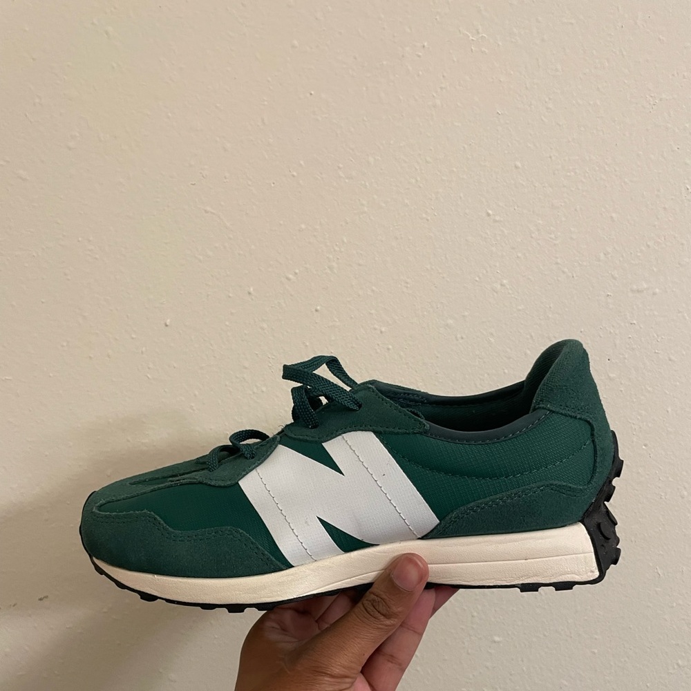 New Balance 327 Tennis Shoes in kids size